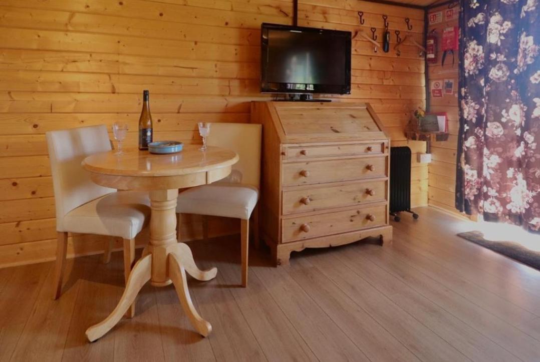 Country Bumpkin - Romantic Couples Stay In Oakhill Cabin Luaran gambar